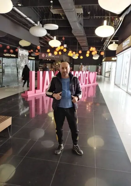 Я Florin, 39, из Бухареста, ищу знакомство