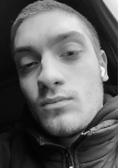 Я Анатолій, 20 років, знайомлюсь для постійних стосунків у Харкові