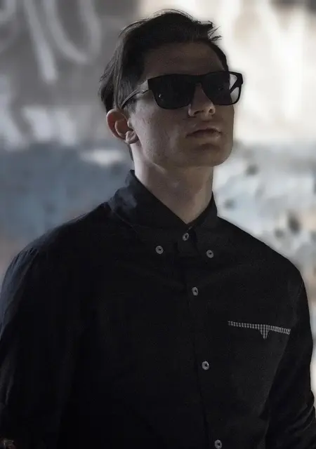 Эдуард из Енакиева, мне 26, познакомлюсь без обязательств