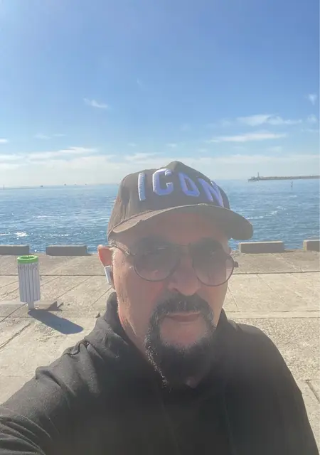 Рафаэль из Варшавы, ищу на сайте знакомства без обязательств