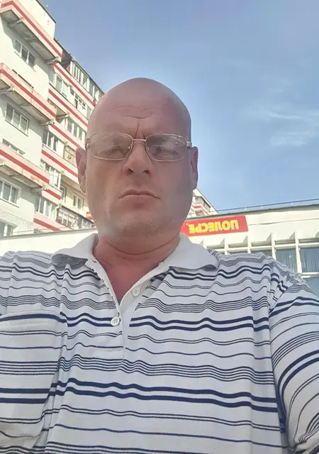 Я Аркадий, 45, из Бреста, ищу знакомства на одну ночь