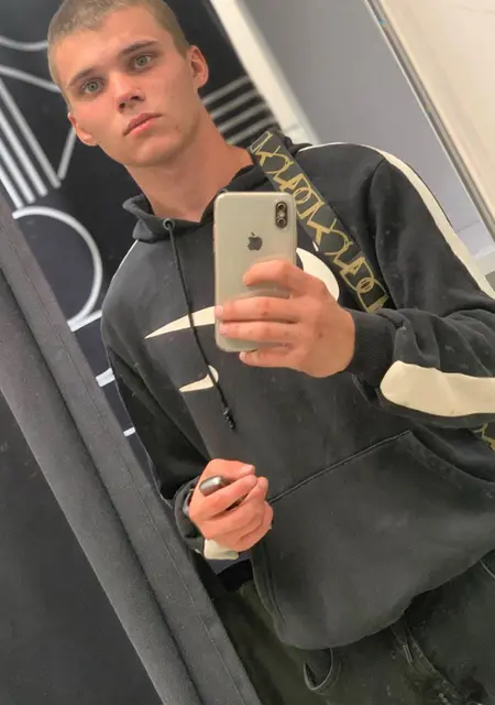 Я Женя, 23 років з Павлограда, шукаю знайомство для постійних стосунків