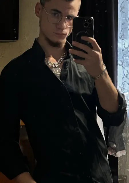 Я Николай, 18, знакомлюсь на одну ночь в Амстердаме