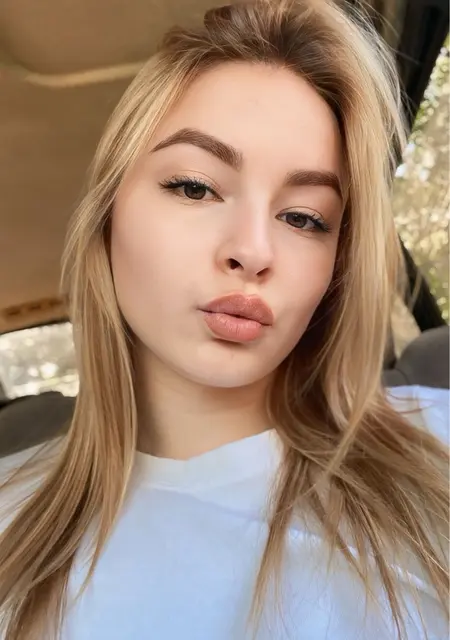 Я Sashka, 20 років, знайомлюсь для спільні подорожі у Київ