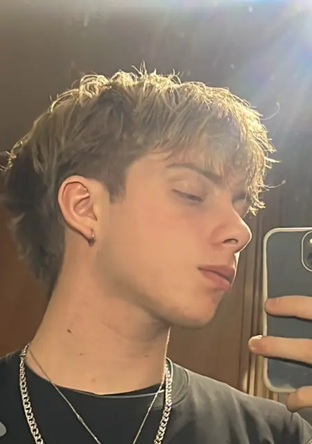 Asostronzo из Рима, мне 18, познакомлюсь для вирта