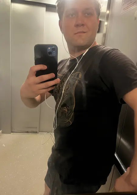 Я Костя, 30 років з Рівного, шукаю знайомство для приємного проведення часу