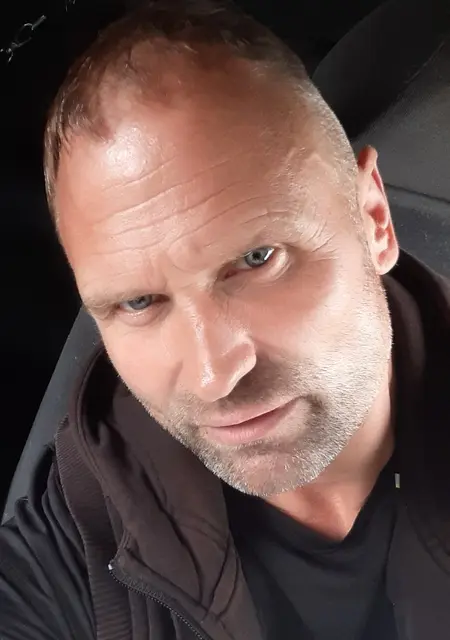 Avery из Риги, ищу на сайте знакомства на одну ночь