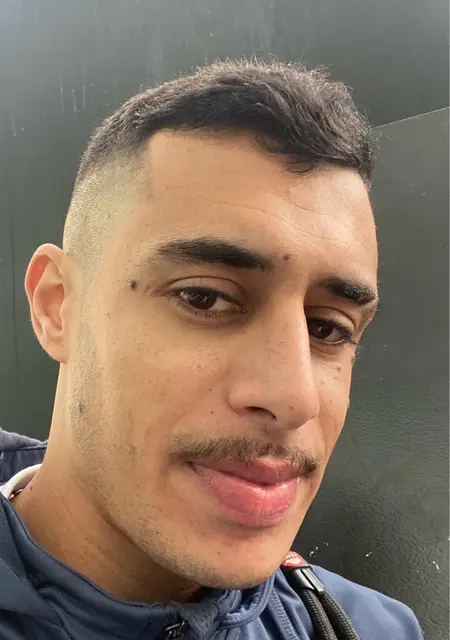 Soy Matheus, 27 años de Barcelona, busco conocer gente para relación sin ataduras