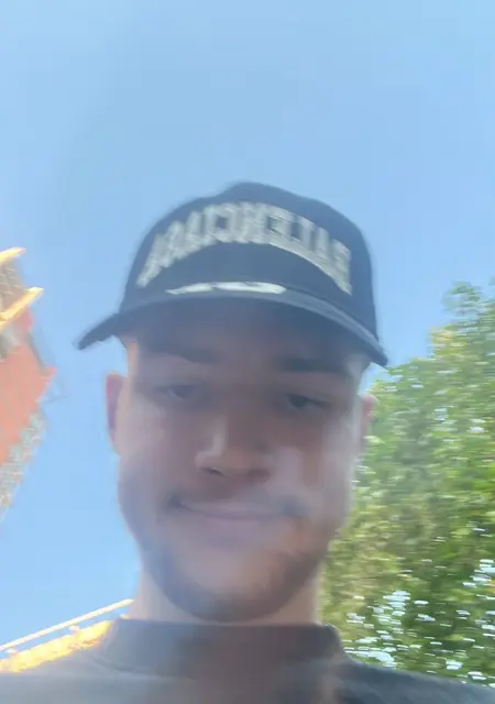 Stas из Праги, мне 19, познакомлюсь на одну ночь