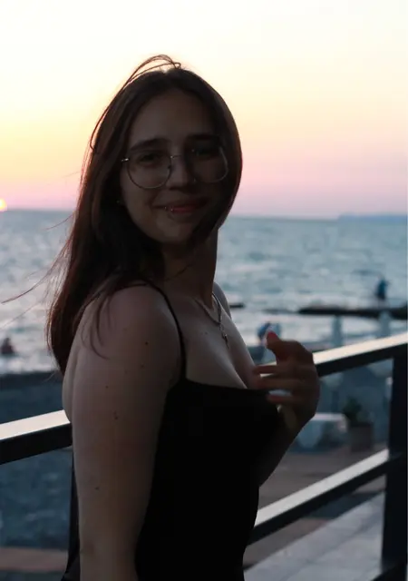 Нарине из Парижа, ищу на сайте открытые отношения