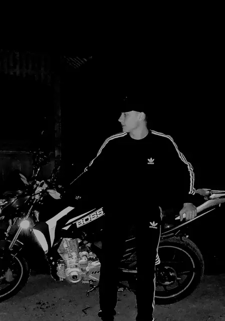 Я Толян, 19, из Херсона, ищу знакомство для постоянных отношений