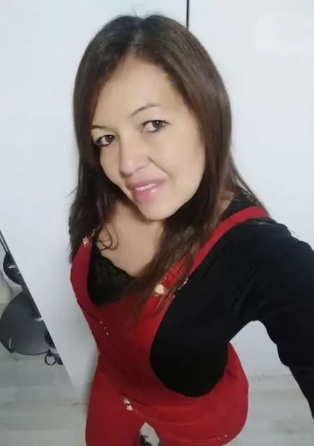 Soy Iliana, 45 años de Madrid, busco conocer gente