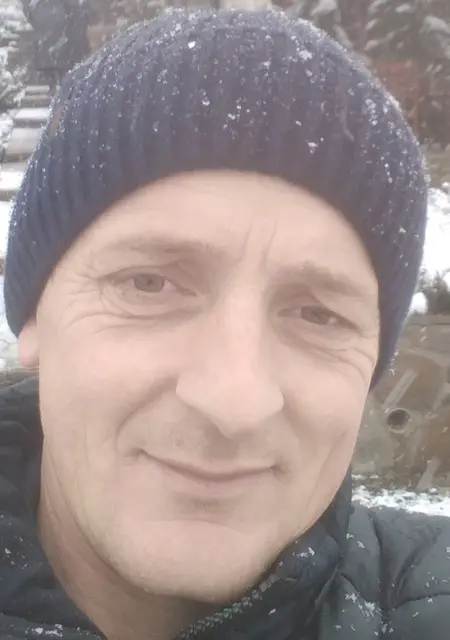 Василь из Львова, мне 44, познакомлюсь без обязательств