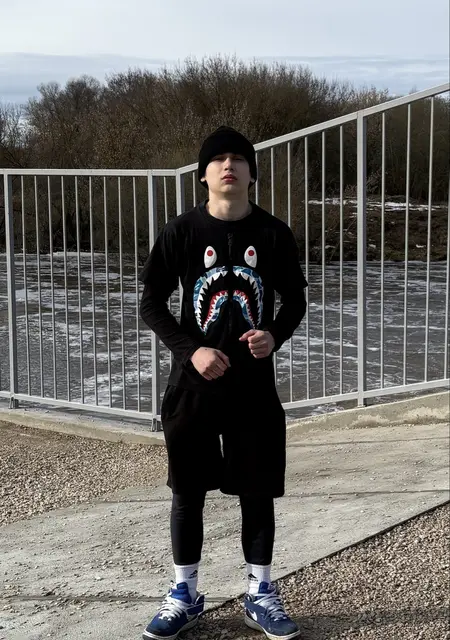 Artyom de Jerez de la Frontera, tengo 21 años, listo para conocer para conversación virtual