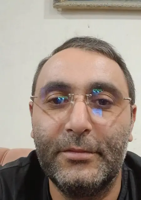 Я Emil Petrosyan, 41, из Еревана, ищу знакомство для открытые отношения