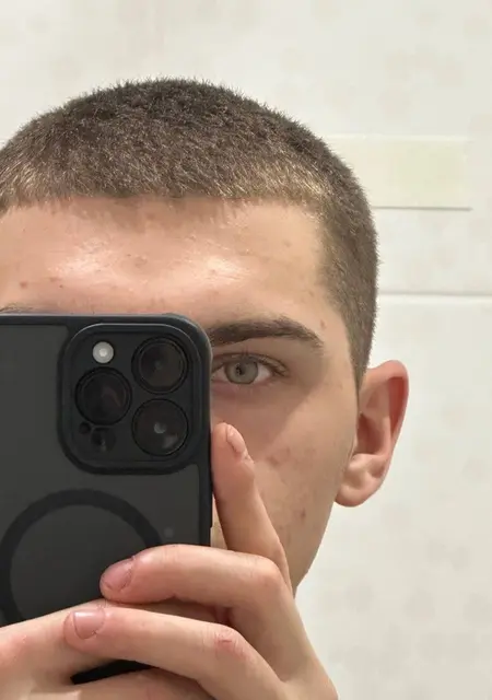 Я Паша, 21, из Сум, ищу знакомство для приятного времяпровождения