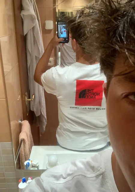 Soy Leo, 21 años de La Coruña, busco conocer gente para relación sin ataduras