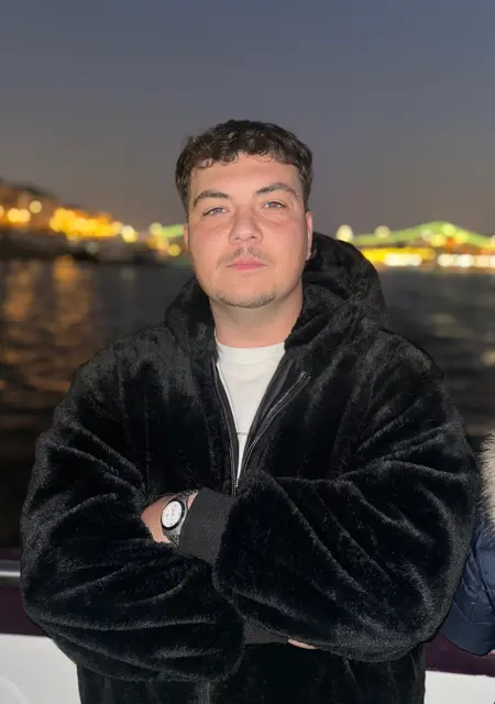 Josema de Alcala del Rio, tengo 23 años, listo para conocer para lío de una noche