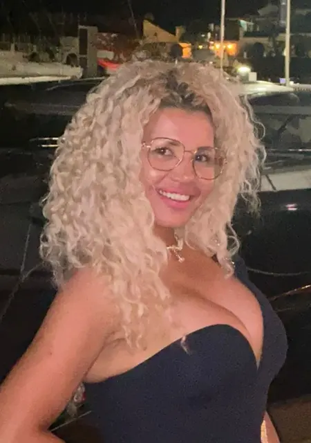 Soy Mara, 35 años de Marbella, busco conocer gente para pasatiempo agradable