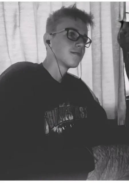 Nikos Sal из Афин, мне 21, познакомлюсь