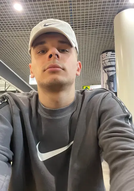 Я Vlad, 20 років, знайомлюсь на одну ніч у Миколаєві