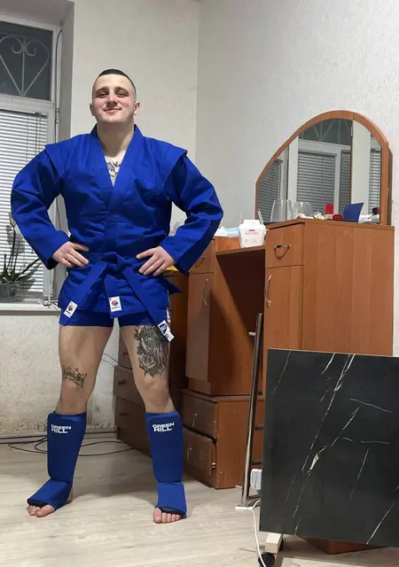 Антон из Каменского, мне 31, познакомлюсь для приятного времяпровождения