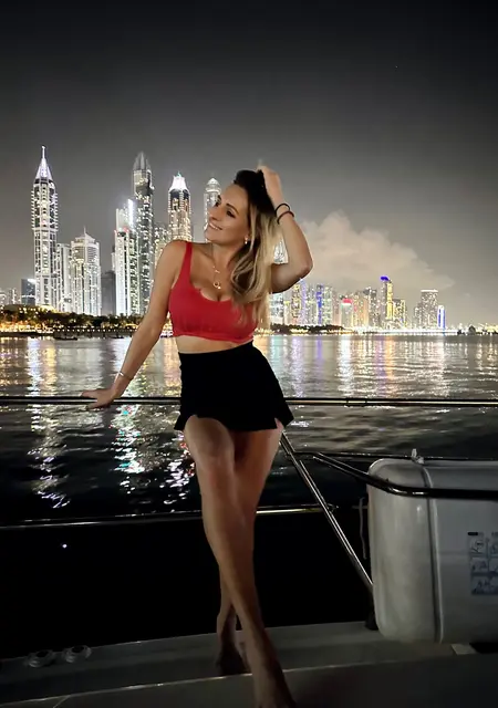 Iren из Дубая, ищу на сайте приятное времяпровождение