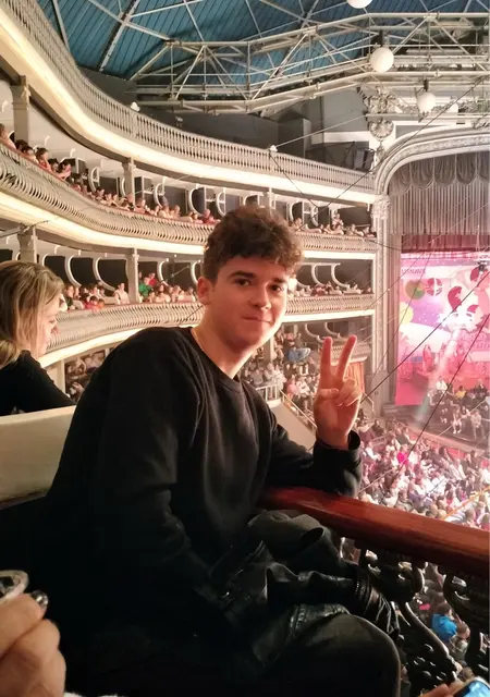 Я Kolyaa, 18, знакомлюсь для общения в Мойта