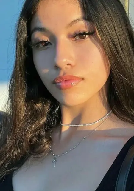 Stefania из Вены, мне 19, познакомлюсь для общения