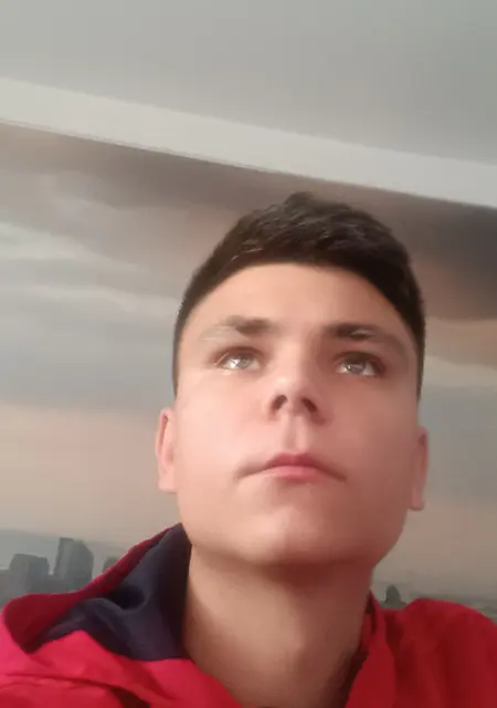 Сергей из Батуми, мне 19, познакомлюсь на одну ночь