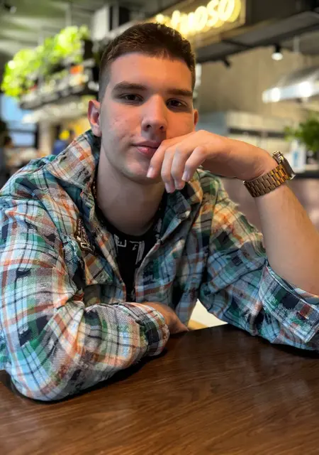 Я Никита, 18, из Николаева, ищу знакомство для совместных путешествий