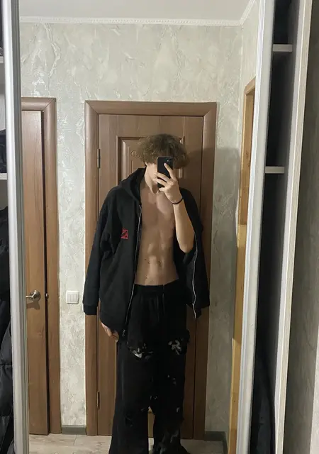 Я Деня, 18, знакомлюсь для открытые отношения в Чернигове