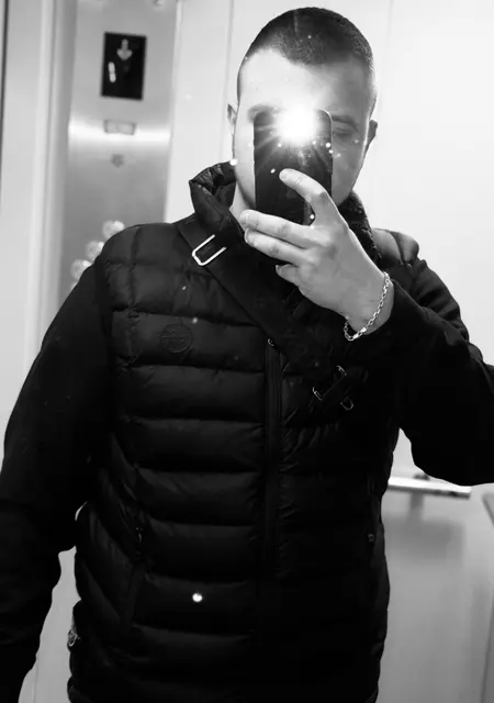 Илья из Днепра, ищу на сайте знакомства на одну ночь