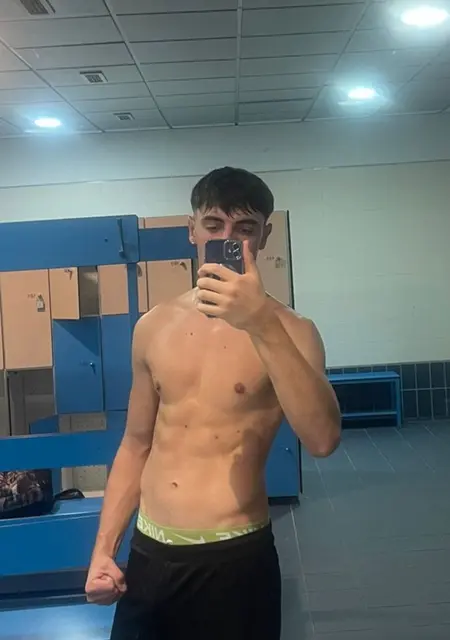 Hugo de Valencia, tengo 24 años, listo para conocer para lío de una noche