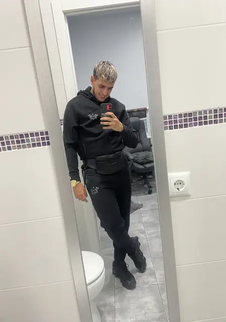 Soy Fran, 23 años de La Línea de la Concepción, busco conocer gente para chatear