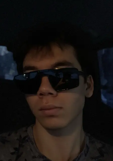 Кролик из Амстердама, мне 18, познакомлюсь на одну ночь