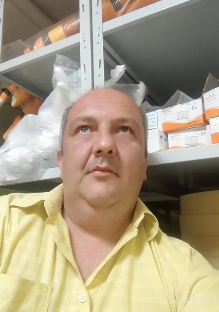 Максим з Чернігова, мені 38 років, познайомлюсь для вірт