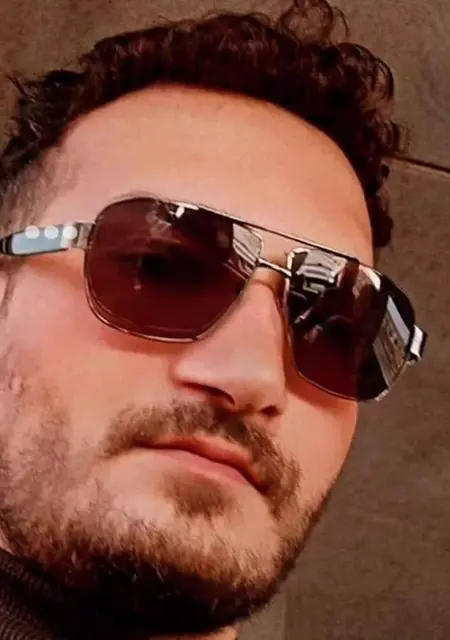 Kadir Tamer из Стамбула