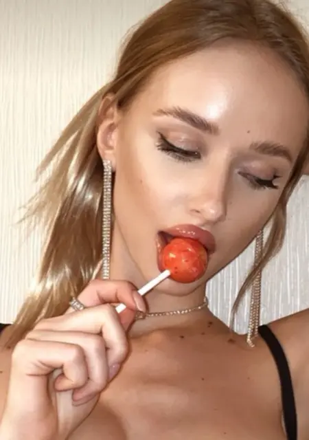 Вика из Кривого Рога, мне 25, познакомлюсь на одну ночь