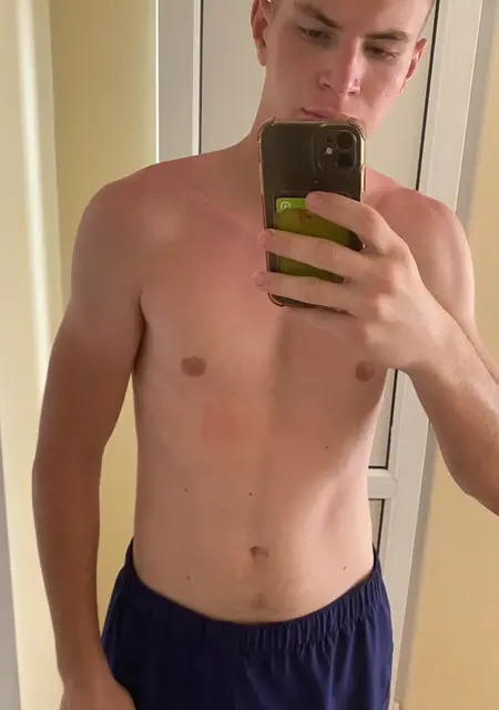 Я Артем, 18, из Мадрида, ищу знакомство для приятного времяпровождения