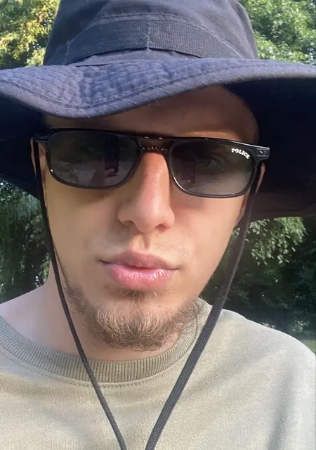 Я Макс, 20 років, знайомлюсь для вірт у Луцьку