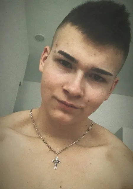 Антон из Пабьяницы, мне 21, познакомлюсь для приятного времяпровождения