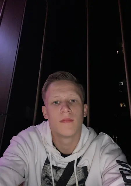 Я Сергей, 20 років, знайомлюсь для постійних стосунків у Харкові