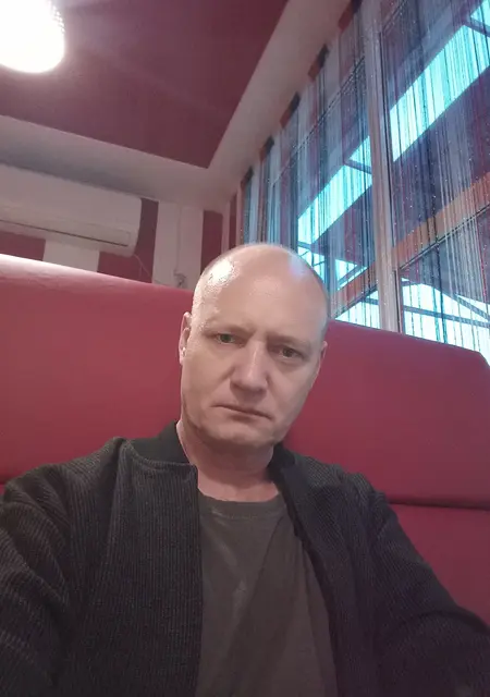 Я Александр, 46 років з Макіївки, шукаю знайомства без зобов'язань