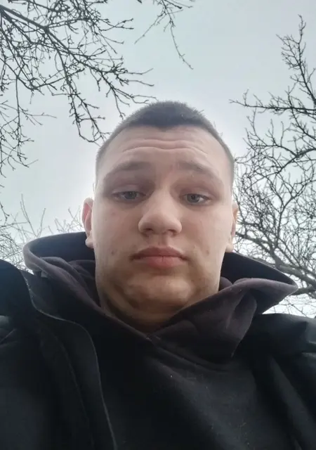 Я Дима, 19, из Новопскова, ищу знакомства на одну ночь