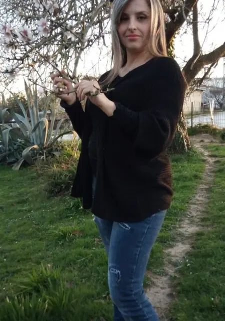 Я Giulia, 41, из Афин, ищу знакомства без обязательств