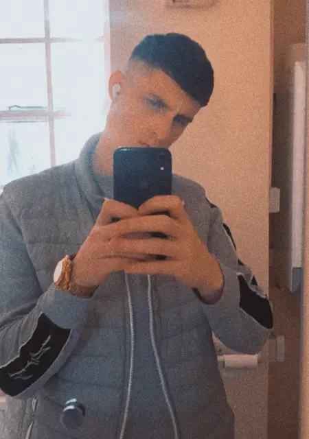 Liam из Уэйкфилд, ищу на сайте знакомства на одну ночь