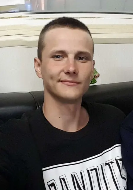 Дима з Харкова, шукаю на сайті знайомства без зобов'язань