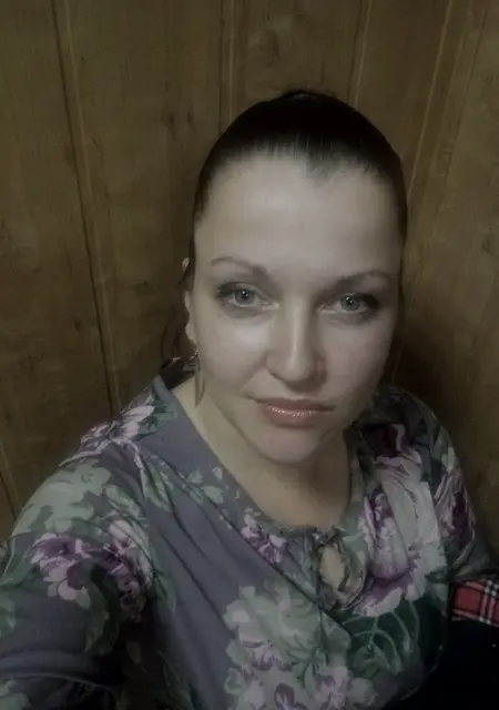 Я Анна, 41, из Днепра, ищу знакомство для приятного времяпровождения