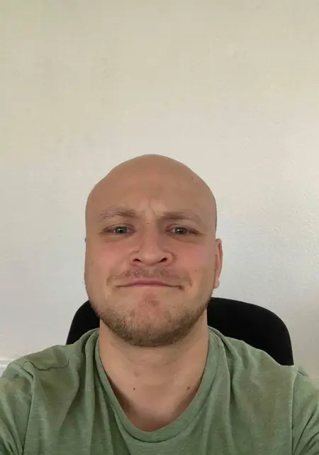 Denis из Минска, мне 33, познакомлюсь для приятного времяпровождения